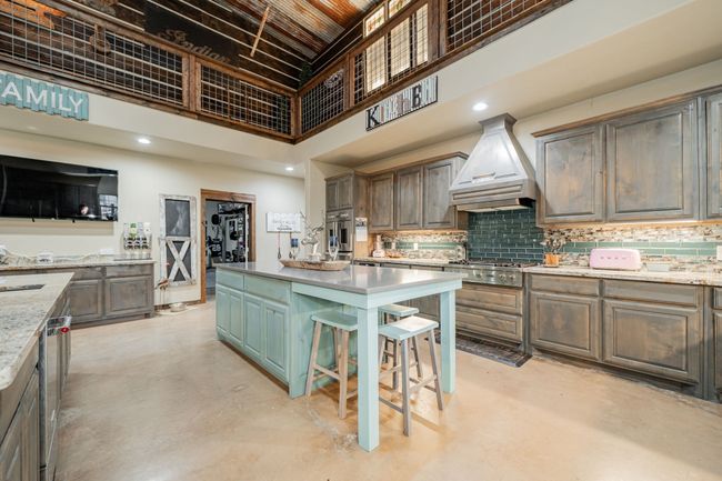 1990 Jim Harry Loop, Home with 5 bedrooms, 6 bathrooms and null parking in Sunset TX | Image 16