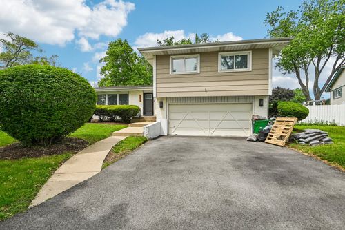 902 Arthur Dr, Lombard, IL, 60148-3624 | Card Image