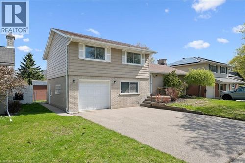 39 Charlotte Crescent, Kitchener, ON, N2B2K2 | Card Image