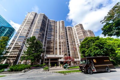 1801 - 10 Kenneth Ave, Condo with 2 bedrooms, 2 bathrooms and 1 parking in North York ON | Image 1