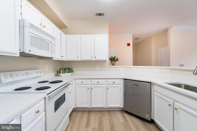 UNIT-9310 - 1530 Spring Gate Dr, Condo with 3 bedrooms, 2 bathrooms and null parking in MCLEAN VA | Image 11