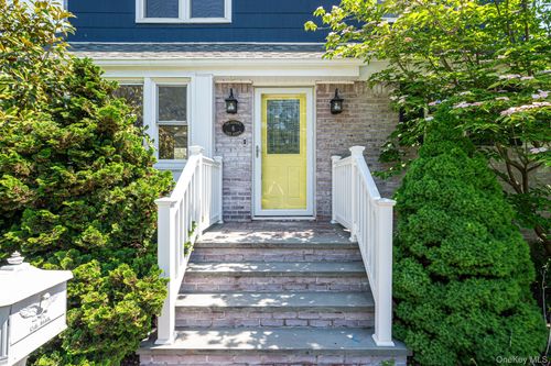 6 Lake Ave, Merrick, NY, 11566-2438 | Card Image