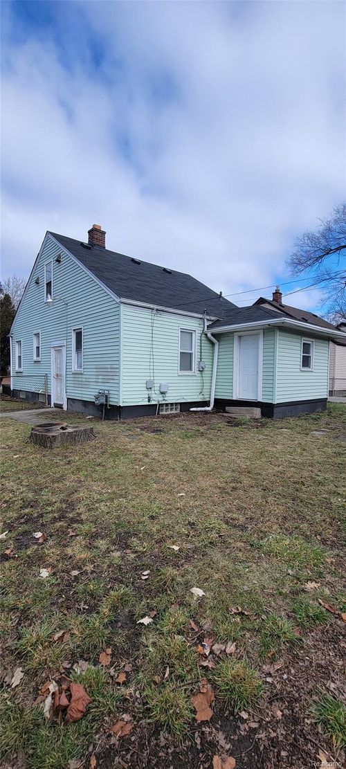 15851 Curtis St, Detroit, MI, 48235-3135 | Card Image