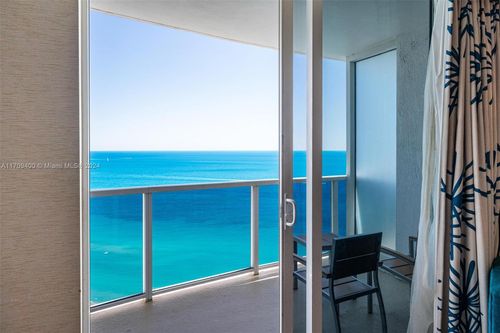 3006-18001 Collins Ave, Sunny Isles Beach, FL, 33160-2722 | Card Image