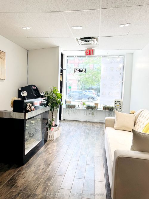 538 College St, Toronto, ON, M6G1A6 | Card Image