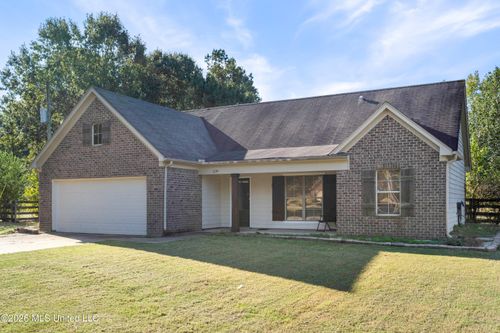 239 Amber Cir, Byhalia, MS, 38611-7042 | Card Image