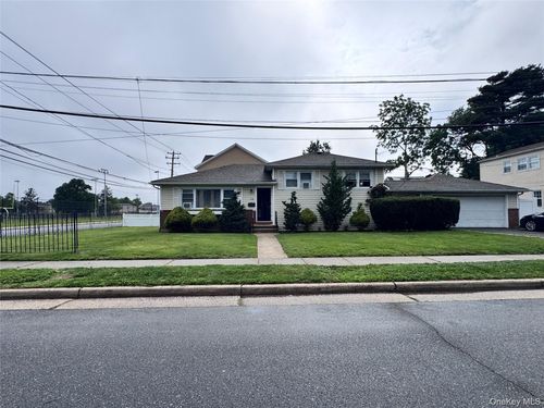 36 Monroe Pl, Hempstead, NY, 11550-6218 | Card Image