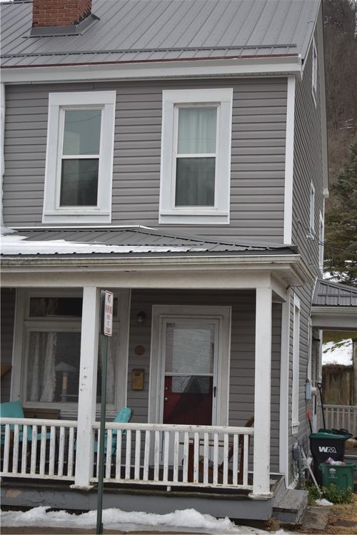 111 Dewey St, Etna, PA, 15223-1712 | Card Image