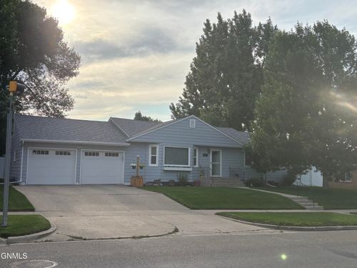 1401 University Ave, Williston, ND, 58801-4426 | Card Image