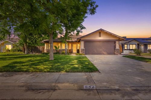 924 Greenwood Avenue, Hanford, CA, 93230 | Card Image