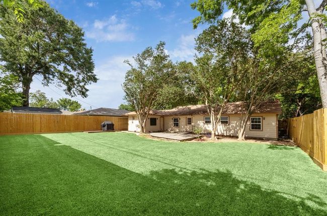1813 Huge Oaks St, House other with 3 bedrooms, 2 bathrooms and 1 parking in Houston TX | Image 15