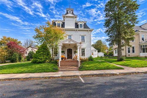 105 2nd St, Slatington, PA, 18080-1809 | Card Image