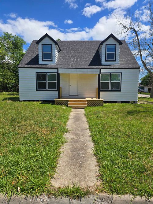 3200 13th St, Port Arthur, TX, 77642-4916 | Card Image