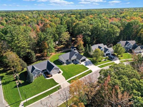 3910 Plumtree Ln, Midland, MI, 48642-7400 | Card Image