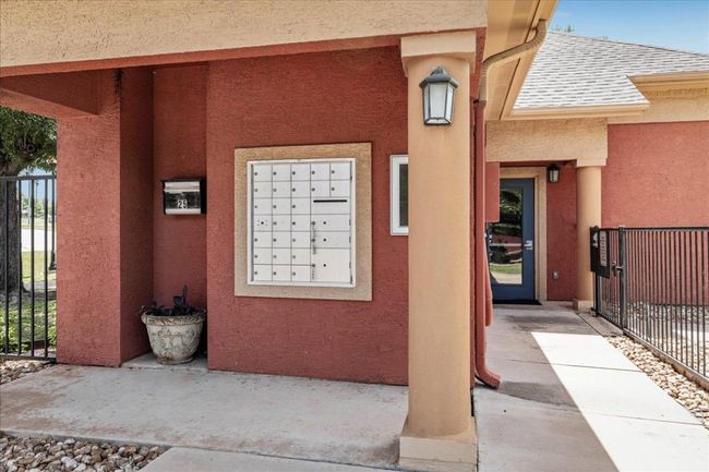 The pool and communal mail are just steps away. | Image 30
