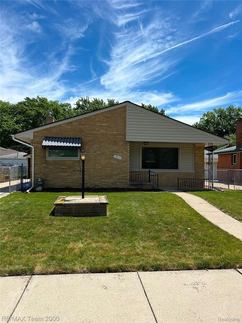 24820 Culver St, Saint Clair Shores, MI, 48080-3125 | Card Image