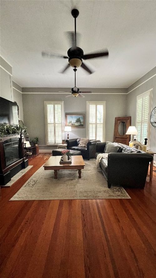 636 S Franklin St, La Grange, TX, 78945-3220 | Card Image