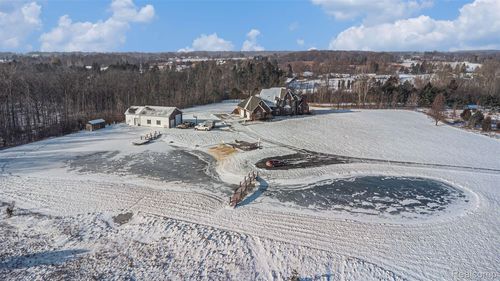 8399 Potter Rd, Flushing, MI, 48433-9413 | Card Image