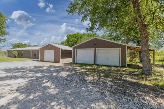 Garage with a garage | Image 32