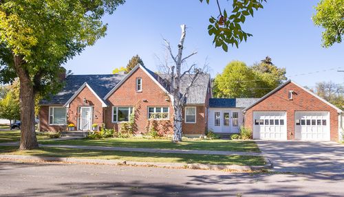 1925 1st Ave N, Great Falls, MT, 59401-3214 | Card Image