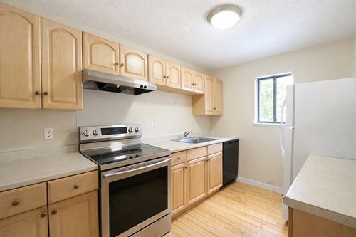 apt-4-4 Village Way, Natick, MA, 01760-3913 | Card Image