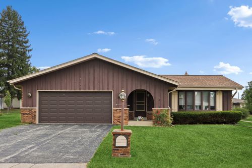 3374 W Kimberly Ave, Greenfield, WI, 53221-4750 | Card Image