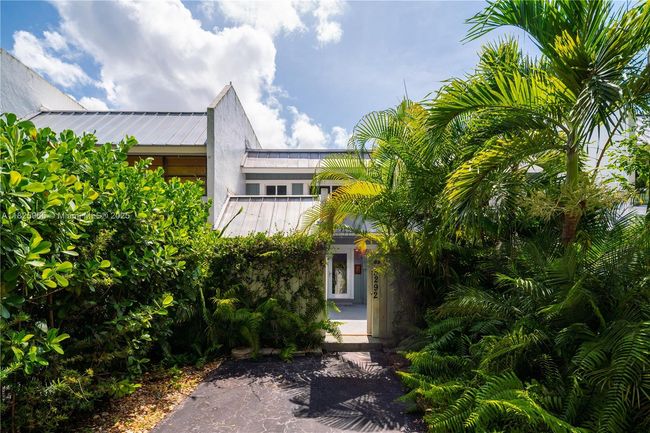 5292 Sw 69 Th Pl, Townhouse with 2 bedrooms, 3 bathrooms and null parking in Miami FL | Image 6