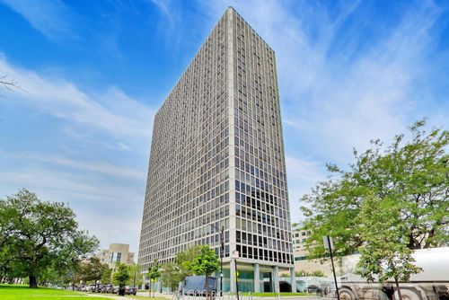 902-04-330 W Diversey Parkway, Chicago, IL, 60657 | Card Image