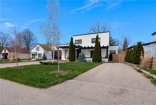 149 Woolwich St, Waterloo, ON, N2K1S5 | Card Image