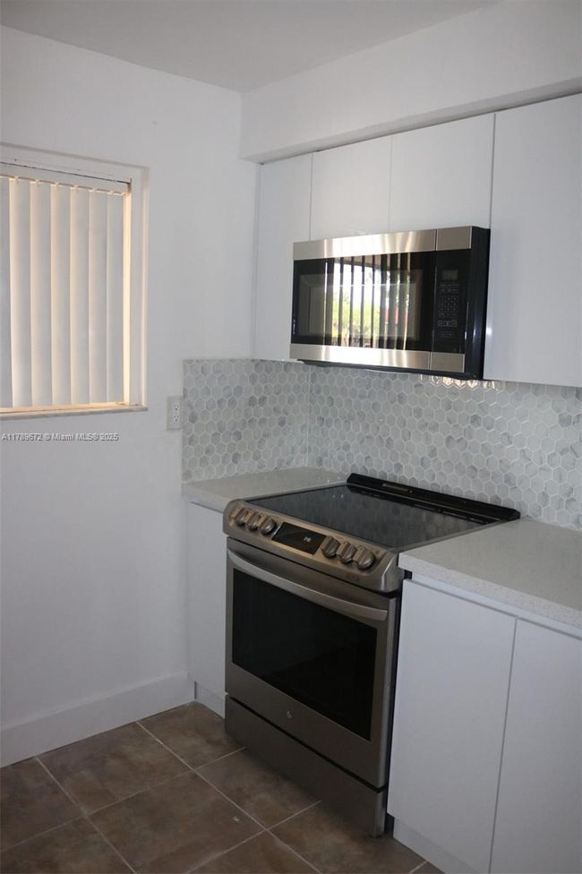 B304 - 3490 Foxcroft Rd, Condo with 2 bedrooms, 2 bathrooms and null parking in Miramar FL | Image 7