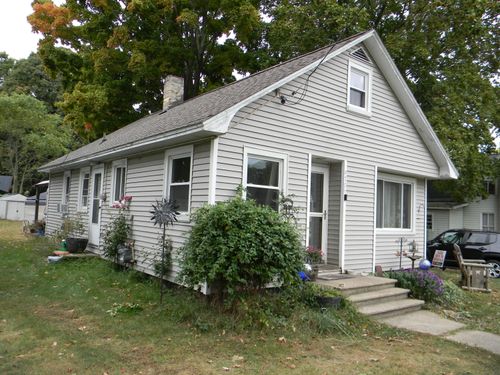 4709 3rd St, New Era, MI, 49446-9606 | Card Image