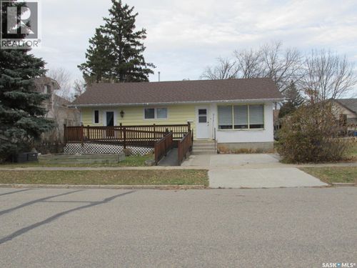 311 1st St W, Nipawin, SK, S0E1E0 | Card Image