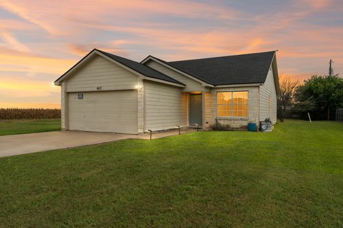 407 E Pietzsch St, Bartlett, TX, 76511-4263 | Card Image