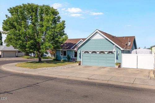 31 Osprey Dr, Eagle Point, OR, 97524-8600 | Card Image