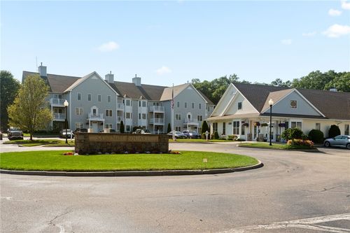 unit-301-60 Saw Mill Dr, North Kingstown, RI, 02852-7673 | Card Image