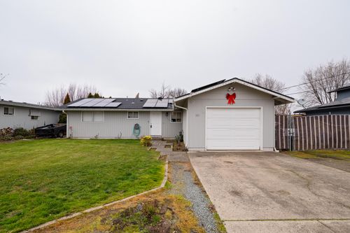 2441 N Keene Way Dr, Medford, OR, 97504-1723 | Card Image