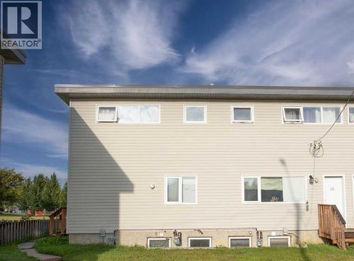 305 5 St, Wainwright, AB, T9W1A5 | Card Image