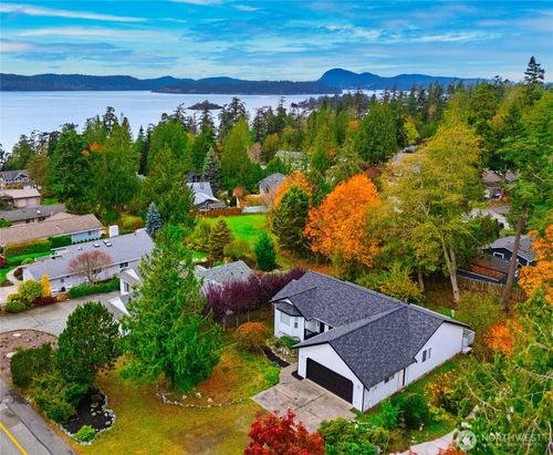 752 Tillamuk Dr, La Conner, WA, 98257-9611 | Card Image