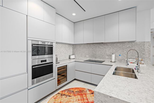APT-1602 - 5775 Collins Ave, Condo with 2 bedrooms, 3 bathrooms and null parking in Miami Beach FL | Image 6