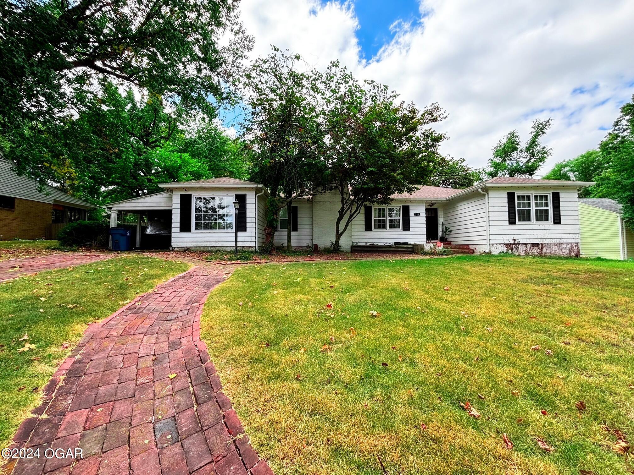 Euclid Blvd, Carthage, MO 64836
