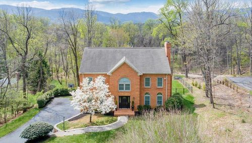 1562 Strawberry Mountain Dr, Roanoke, VA, 24018 | Card Image