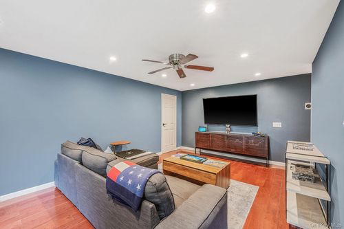 114-114 Jervis Ave, Farmingdale, NY, 11735-2426 | Card Image