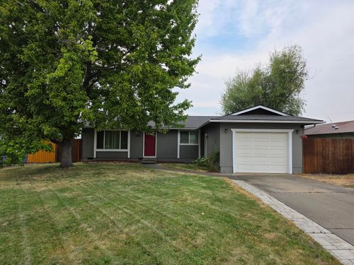 8291 Division Rd, White City, OR, 97503-1175 | Card Image