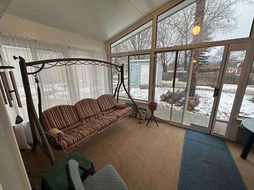 610 S Front St, Chesaning, MI, 48616-1418 | Card Image