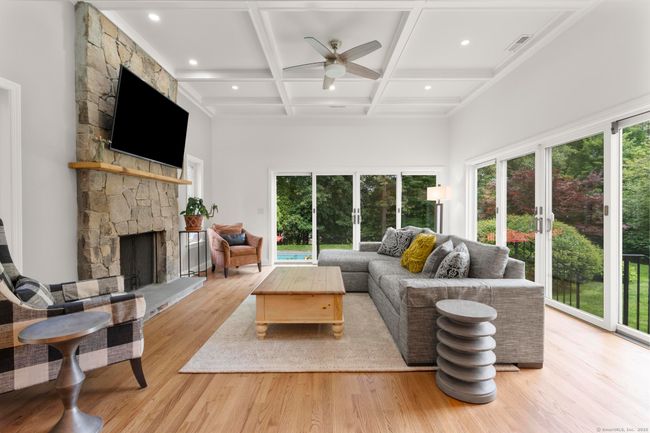 22 Douglas Dr, House other with 4 bedrooms, 3 bathrooms and null parking in Norwalk CT | Image 17