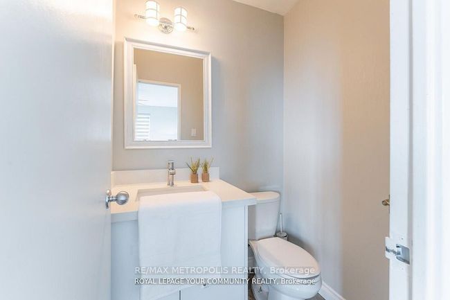 704 - 15 Elizabeth St N, Condo with 3 bedrooms, 2 bathrooms and null parking in Mississauga ON | Image 27