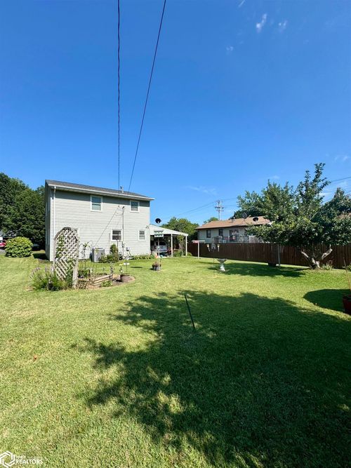 103 Cherokee Ln, Fort Madison, IA, 52627-2301 | Card Image