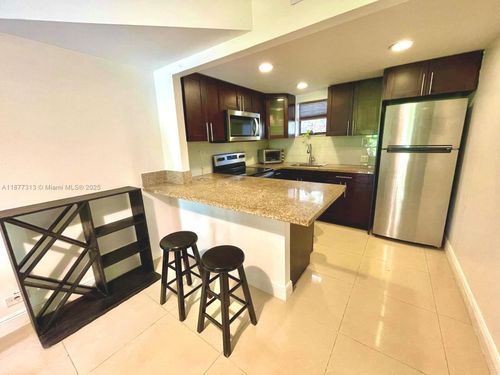 apt-128-8290 Lake Dr, Doral, FL, 33166-4629 | Card Image