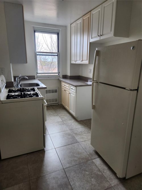 apt-8l-80 Knolls Cres, Bronx, NY, 10463-6305 | Card Image