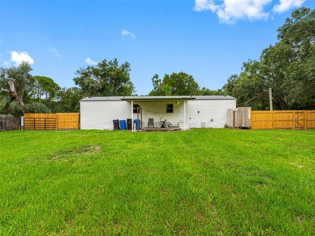 8714 N Meadowview Cir, House other with 2 bedrooms, 2 bathrooms and null parking in Tampa FL | Image 27